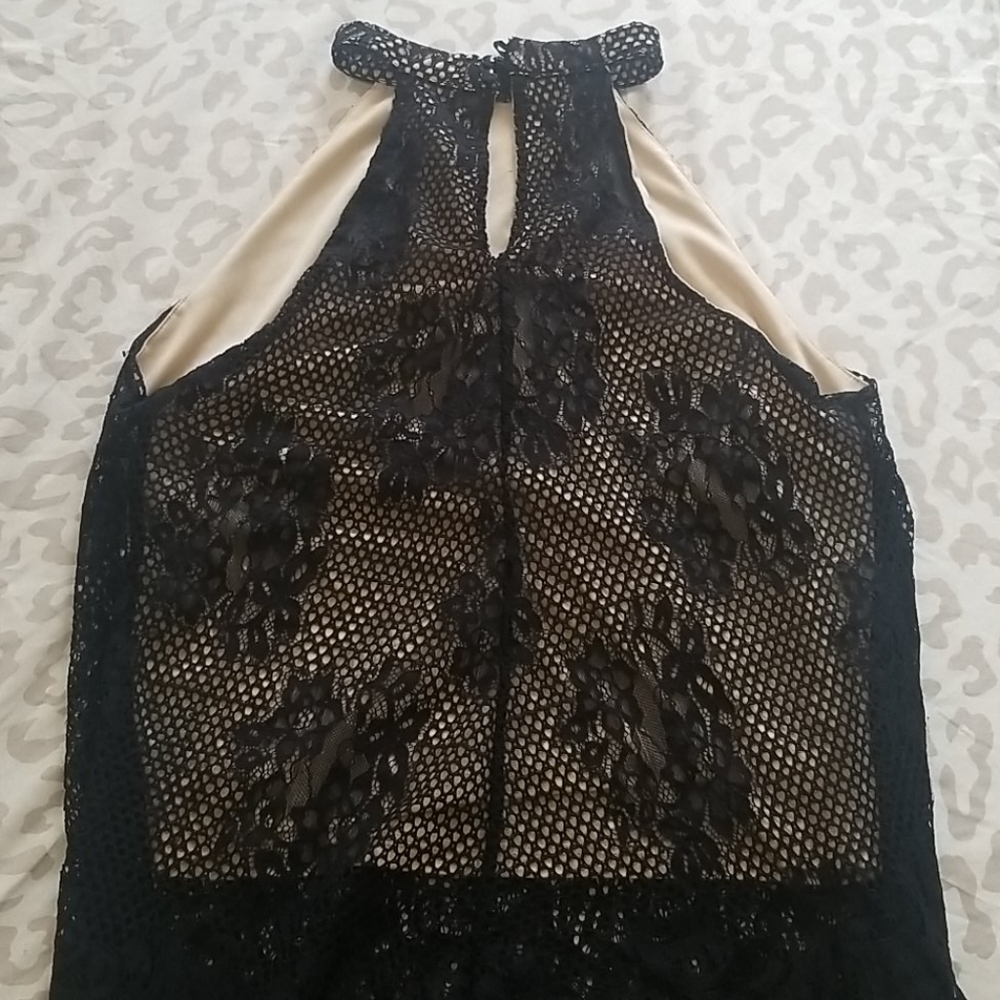 Beautiful Lace top with lining inside. - Picture 2 of 3